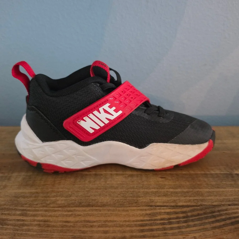Nike Kids Team Hustle D 12 Basketball Shoes Black Red HF6280-001 12c